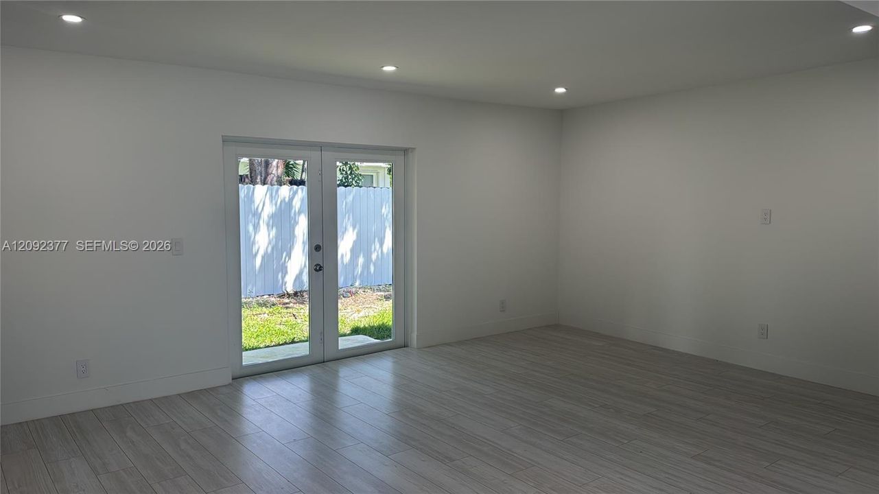 FAMILY ROOM 11011#1Inbox