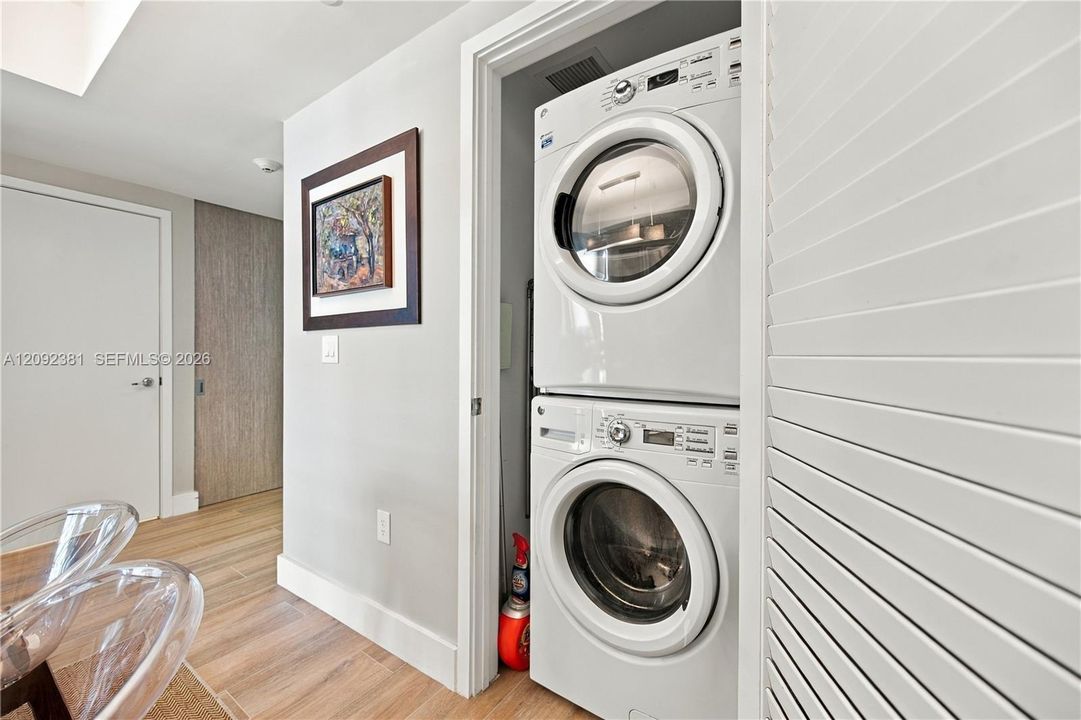 For Sale: $1,495,000 (2 beds, 3 baths, 1283 Square Feet)