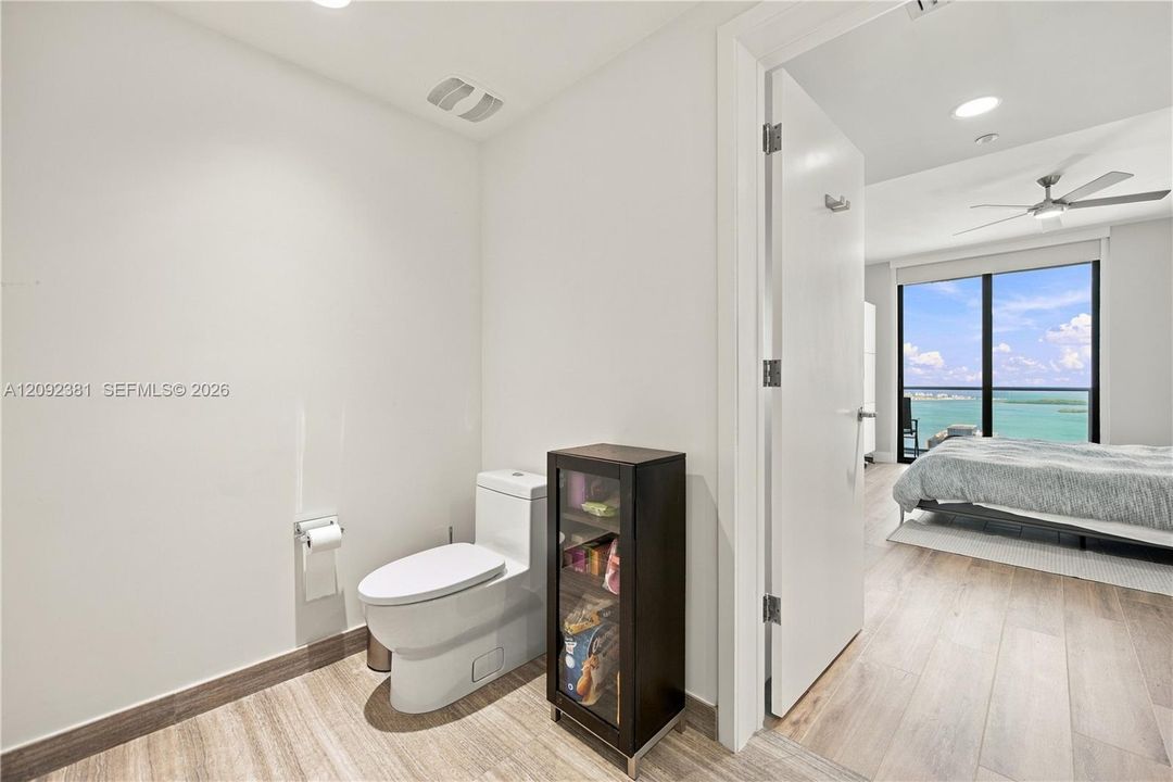 For Sale: $1,495,000 (2 beds, 3 baths, 1283 Square Feet)