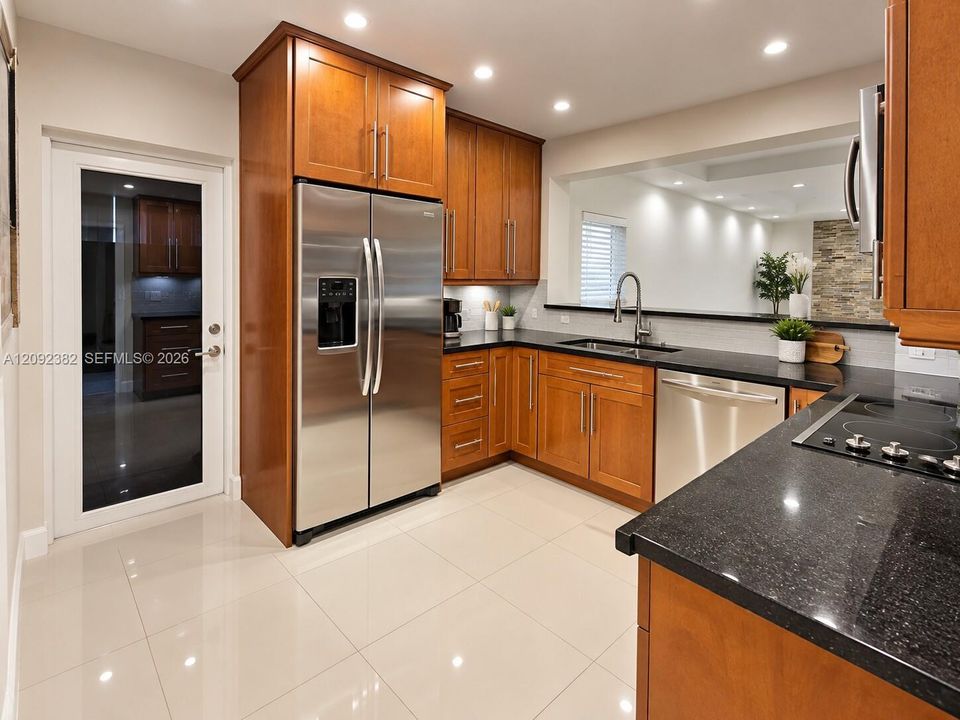 На продажу: $675,000 (3 спален, 2 ванн, 1605 Квадратных фут)
