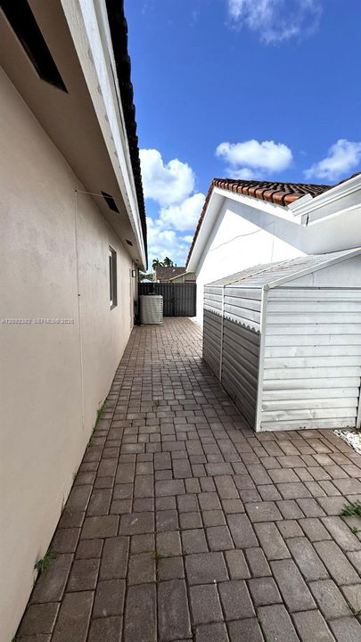 На продажу: $675,000 (3 спален, 2 ванн, 1605 Квадратных фут)