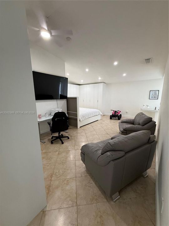 For Sale: $610,000 (3 beds, 2 baths, 1577 Square Feet)