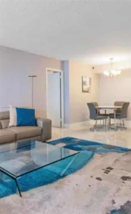 For Sale: $379,000 (2 beds, 2 baths, 1087 Square Feet)