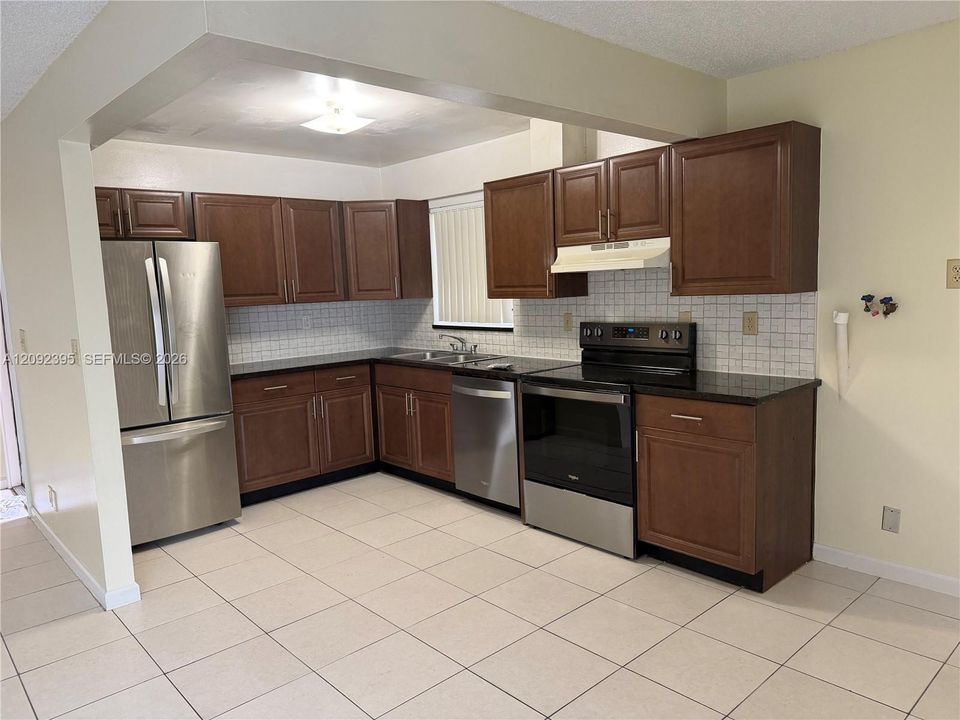 For Rent: $2,300 (2 beds, 2 baths, 2835 Square Feet)