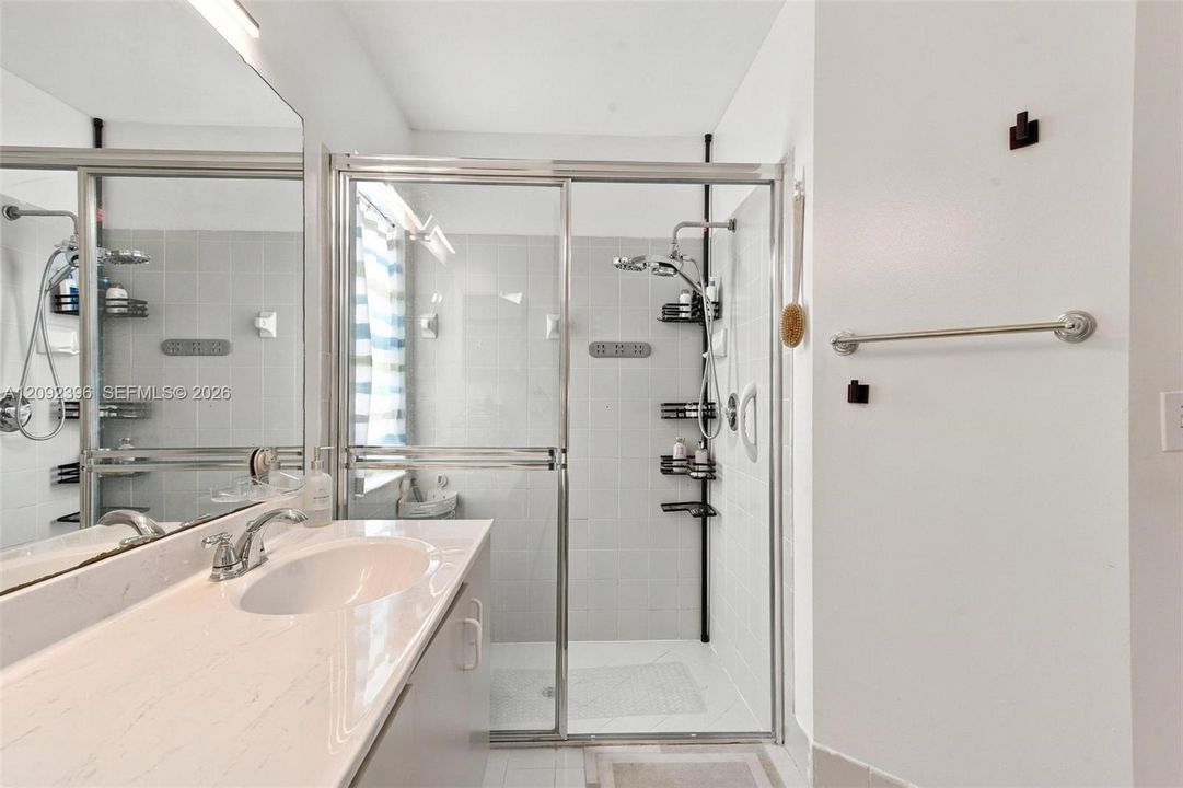 En Venta: $680,000 (3 camas, 2 baños, 1627 Pies cuadrados)