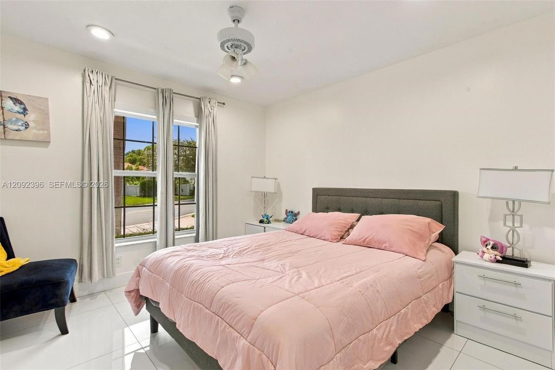 En Venta: $680,000 (3 camas, 2 baños, 1627 Pies cuadrados)
