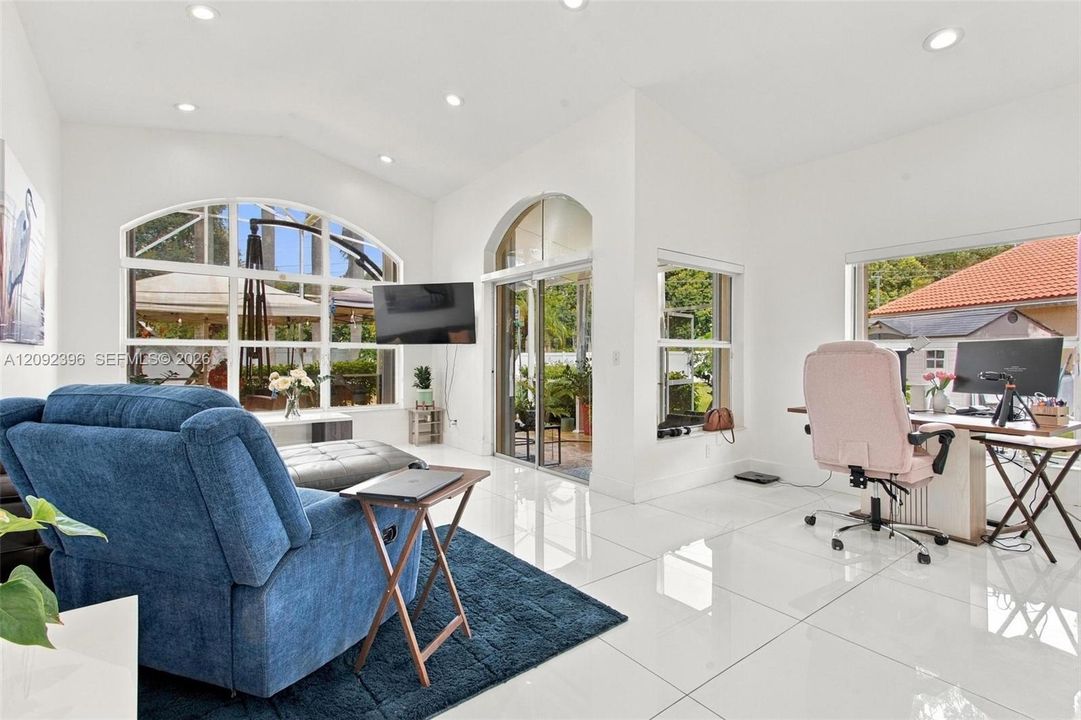 En Venta: $680,000 (3 camas, 2 baños, 1627 Pies cuadrados)