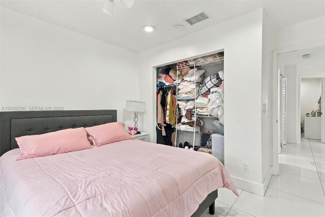 En Venta: $680,000 (3 camas, 2 baños, 1627 Pies cuadrados)