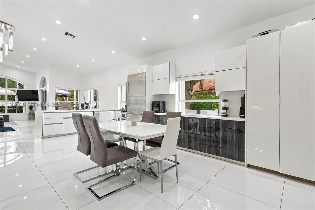 En Venta: $680,000 (3 camas, 2 baños, 1627 Pies cuadrados)