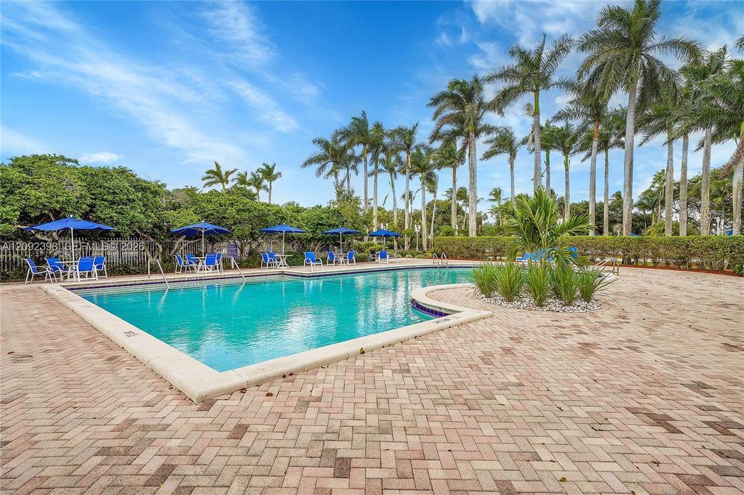 В аренду: $3,450 (3 спален, 2 ванн, 1263 Квадратных фут)