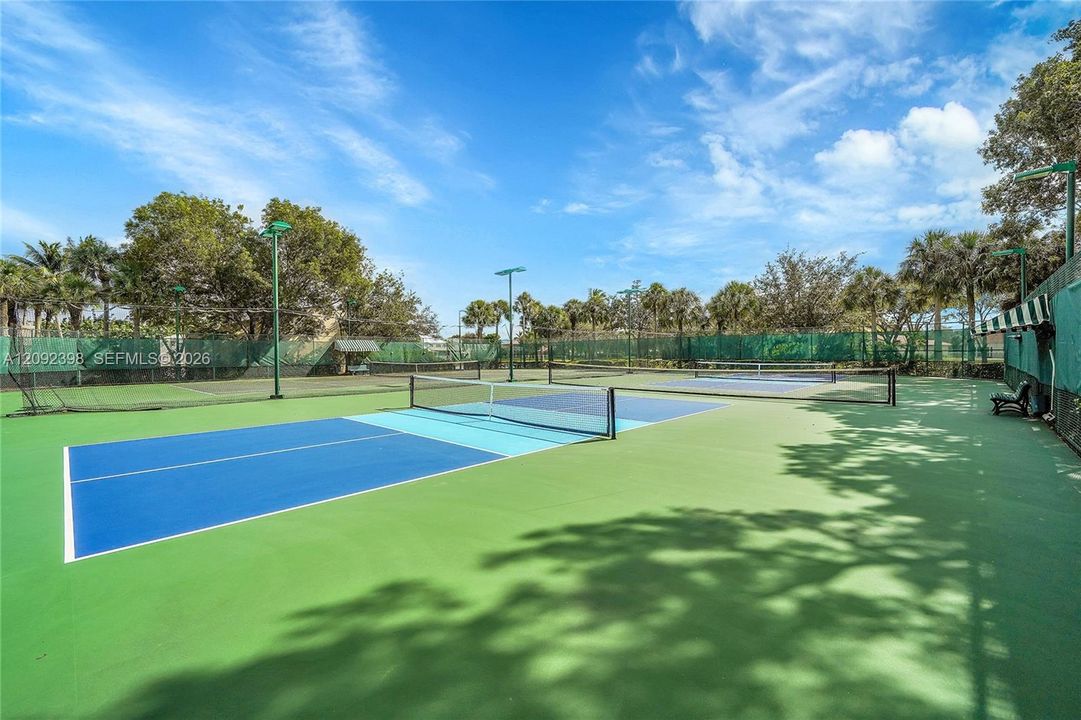 В аренду: $3,450 (3 спален, 2 ванн, 1263 Квадратных фут)