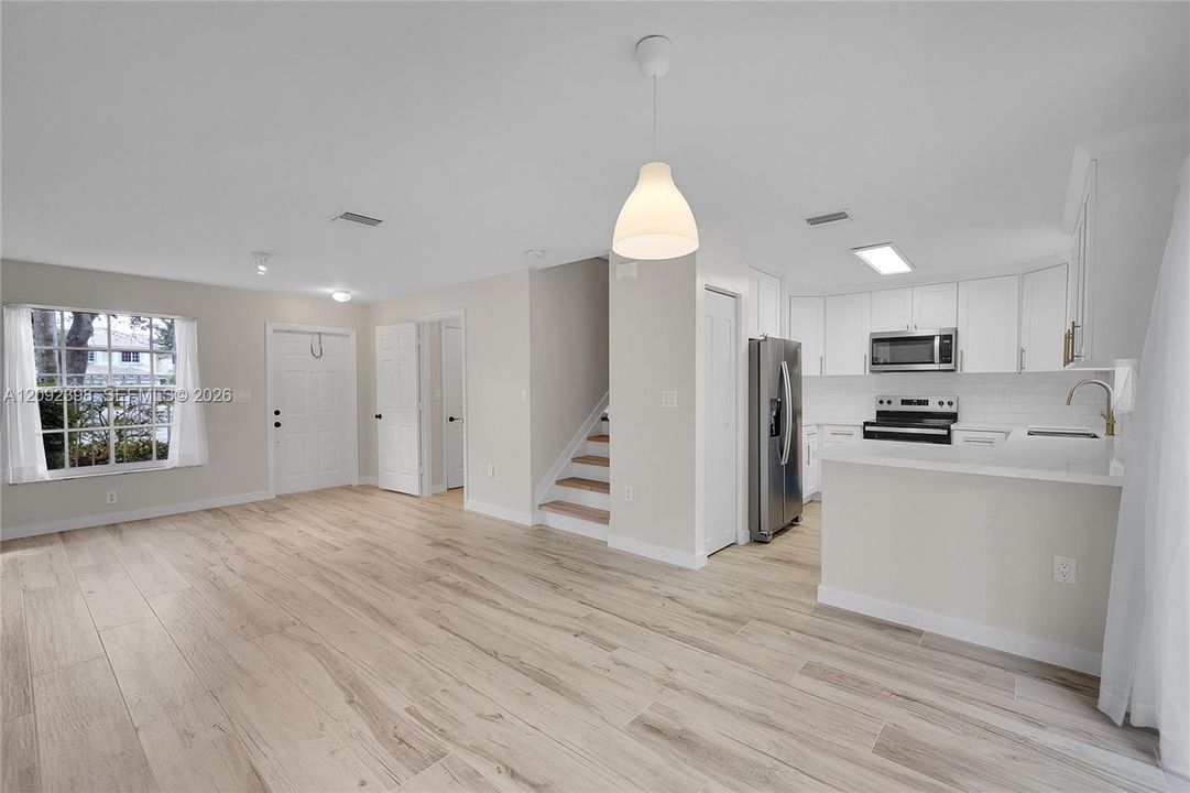В аренду: $3,450 (3 спален, 2 ванн, 1263 Квадратных фут)