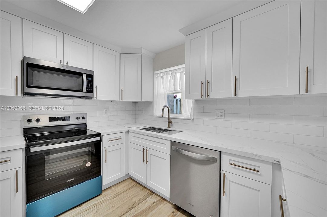 В аренду: $3,450 (3 спален, 2 ванн, 1263 Квадратных фут)