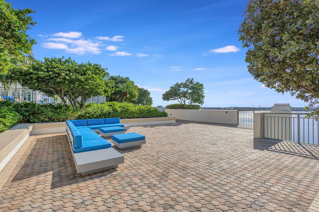 Amenities Deck