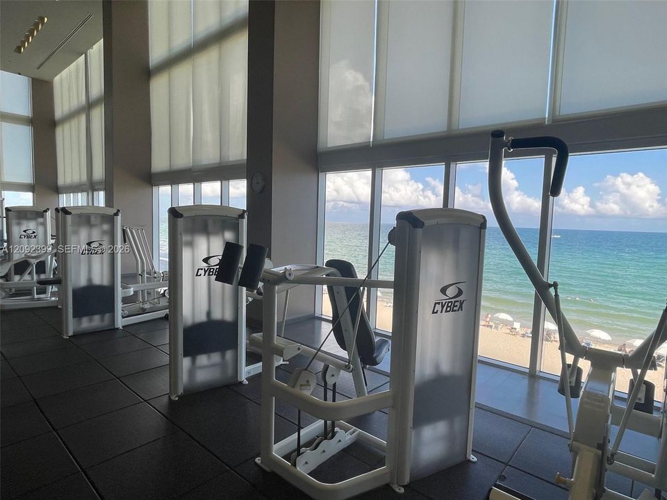 2 Levels Direct Ocean View GYM