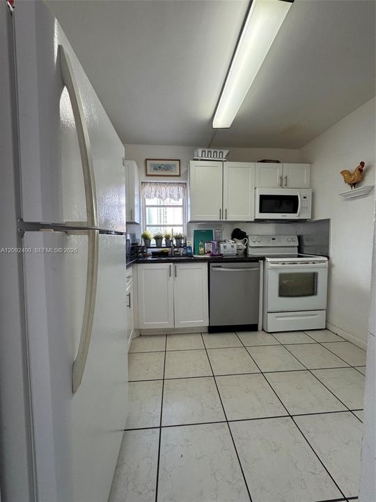 For Sale: $190,000 (1 beds, 1 baths, 580 Square Feet)