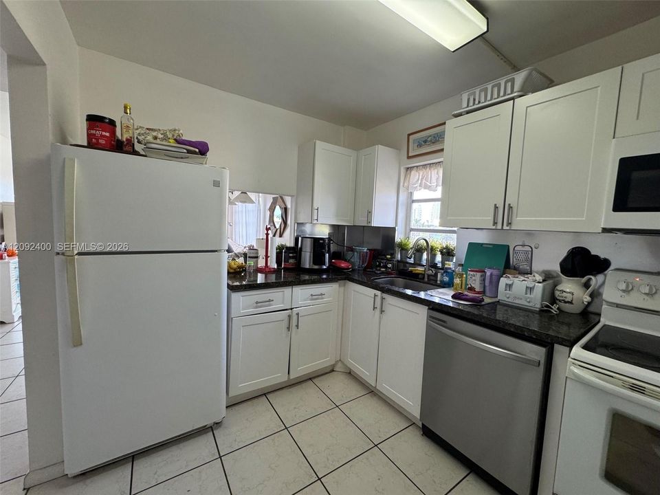 For Sale: $190,000 (1 beds, 1 baths, 580 Square Feet)