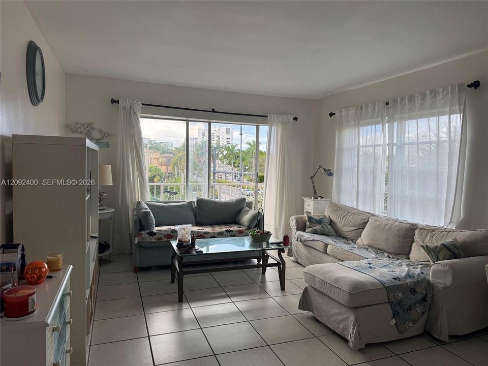 For Sale: $190,000 (1 beds, 1 baths, 580 Square Feet)