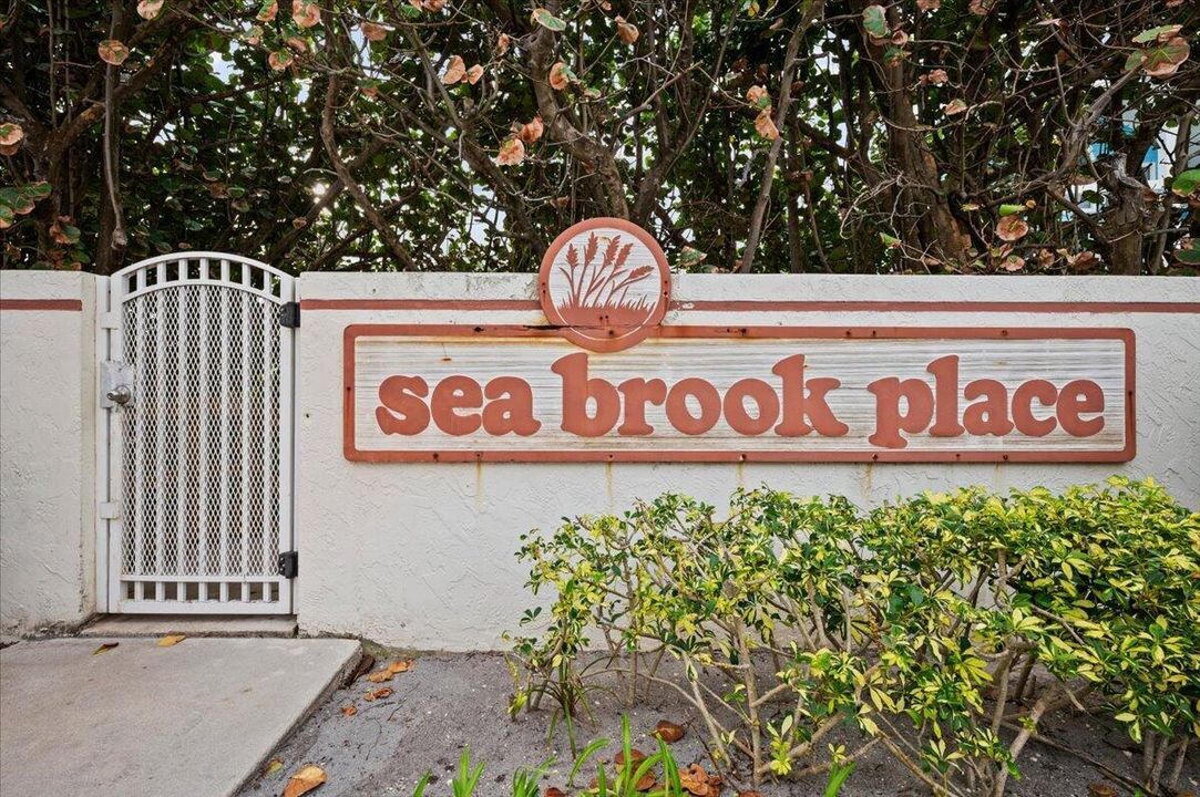 Direct Beach gate for the community