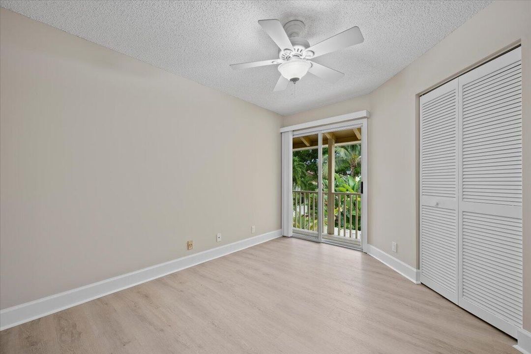 1st bedroom - smaller