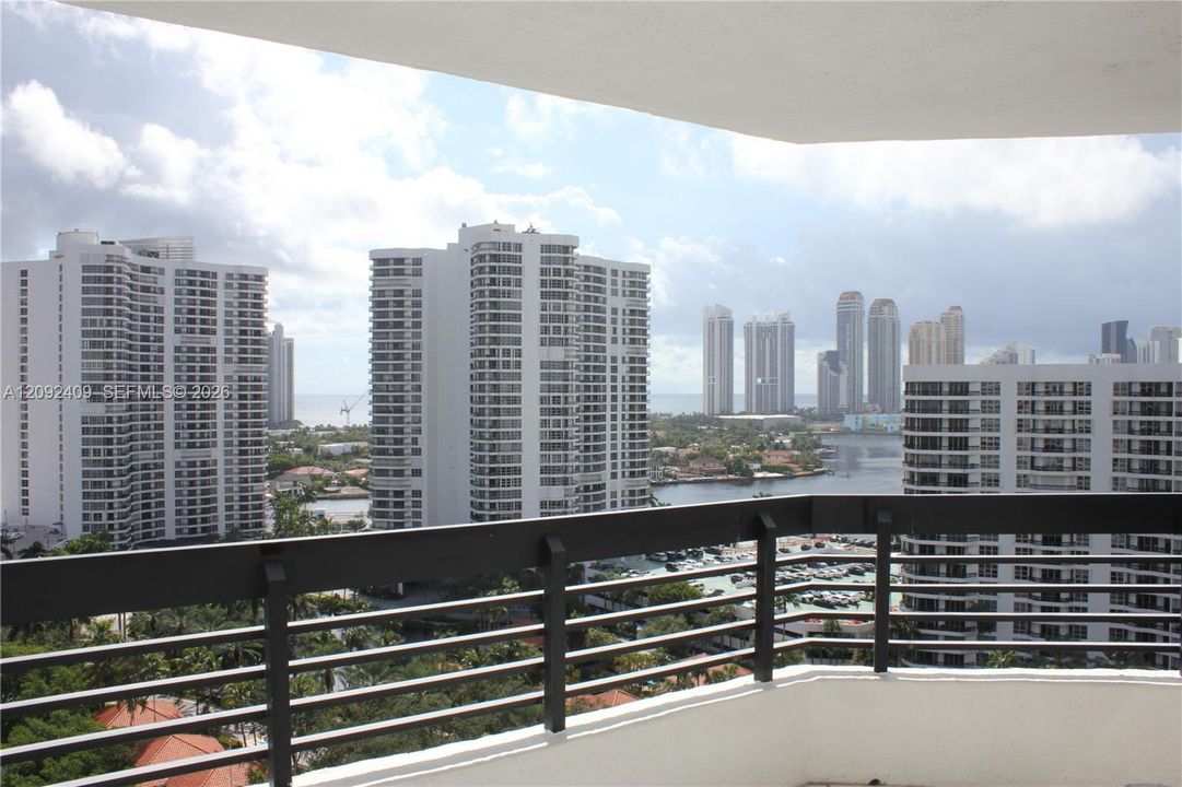 For Rent: $3,800 (2 beds, 2 baths, 1353 Square Feet)