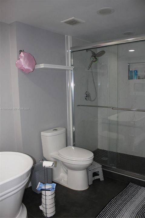 For Rent: $3,800 (2 beds, 2 baths, 1353 Square Feet)