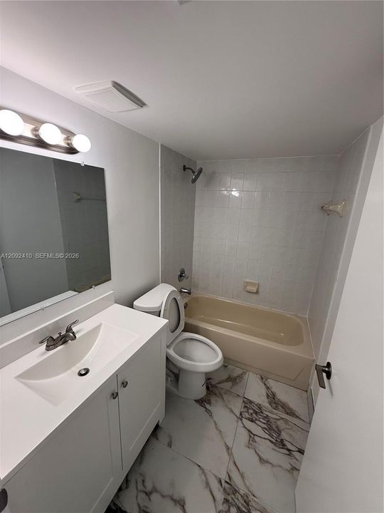 En Renta: $2,750 (3 camas, 2 baños, 1360 Pies cuadrados)