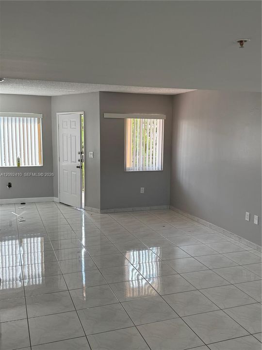 En Renta: $2,750 (3 camas, 2 baños, 1360 Pies cuadrados)