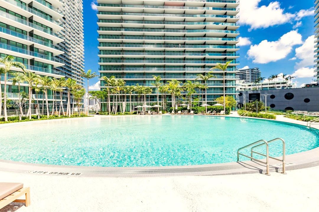 For Sale: $869,500 (1 beds, 2 baths, 1055 Square Feet)