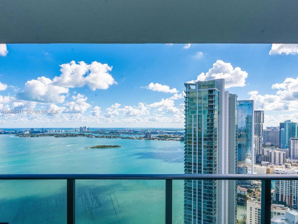 For Sale: $869,500 (1 beds, 2 baths, 1055 Square Feet)