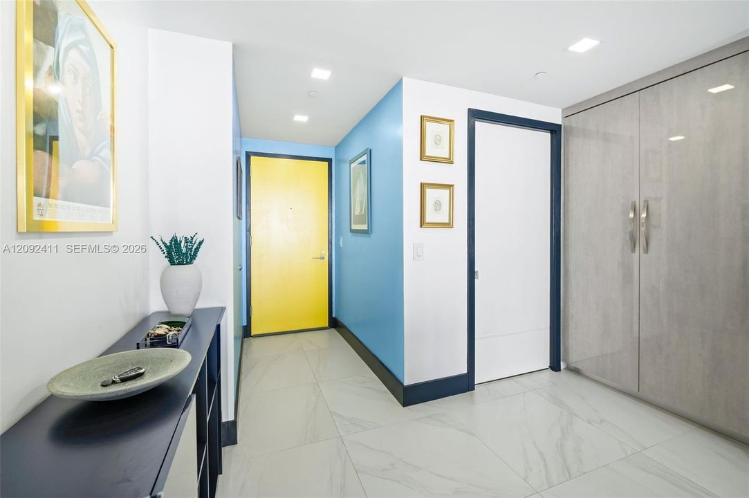For Sale: $869,500 (1 beds, 2 baths, 1055 Square Feet)