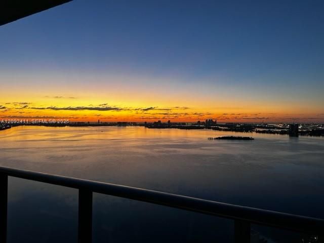 For Sale: $869,500 (1 beds, 2 baths, 1055 Square Feet)