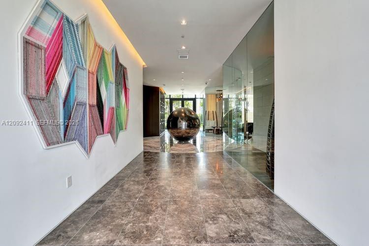 For Sale: $869,500 (1 beds, 2 baths, 1055 Square Feet)