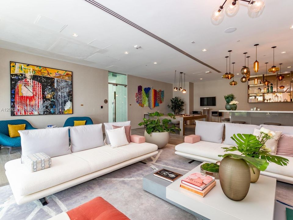For Sale: $869,500 (1 beds, 2 baths, 1055 Square Feet)