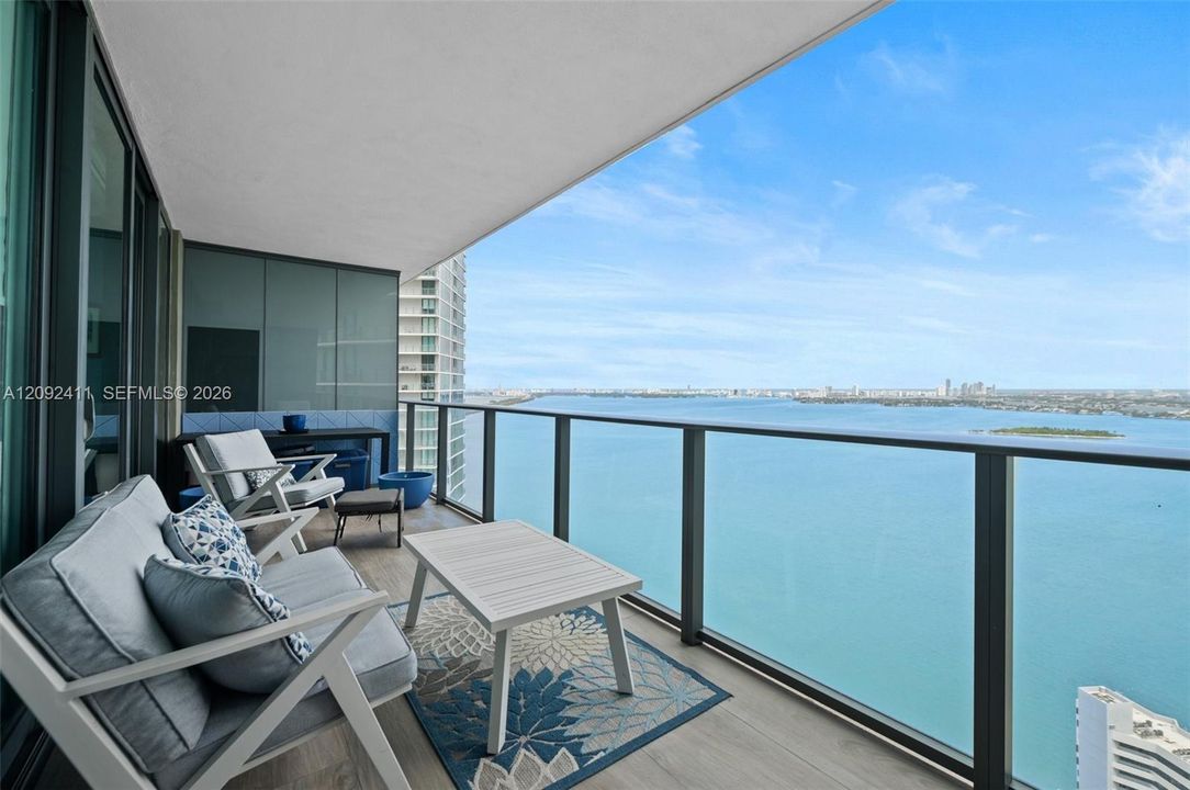 For Sale: $869,500 (1 beds, 2 baths, 1055 Square Feet)