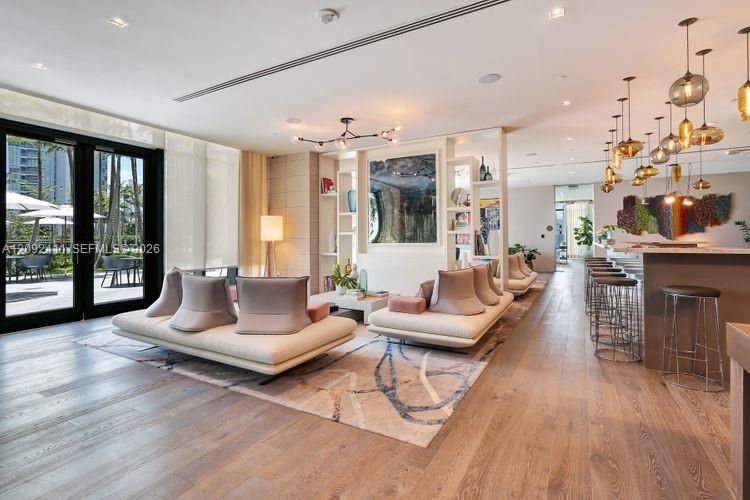 For Sale: $869,500 (1 beds, 2 baths, 1055 Square Feet)