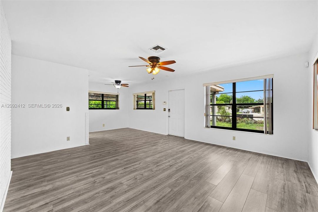For Sale: $479,999 (3 beds, 2 baths, 1202 Square Feet)