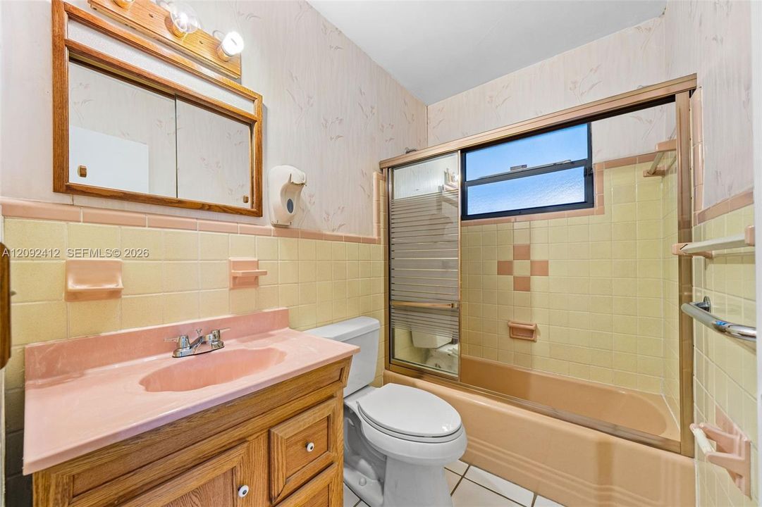 For Sale: $479,999 (3 beds, 2 baths, 1202 Square Feet)