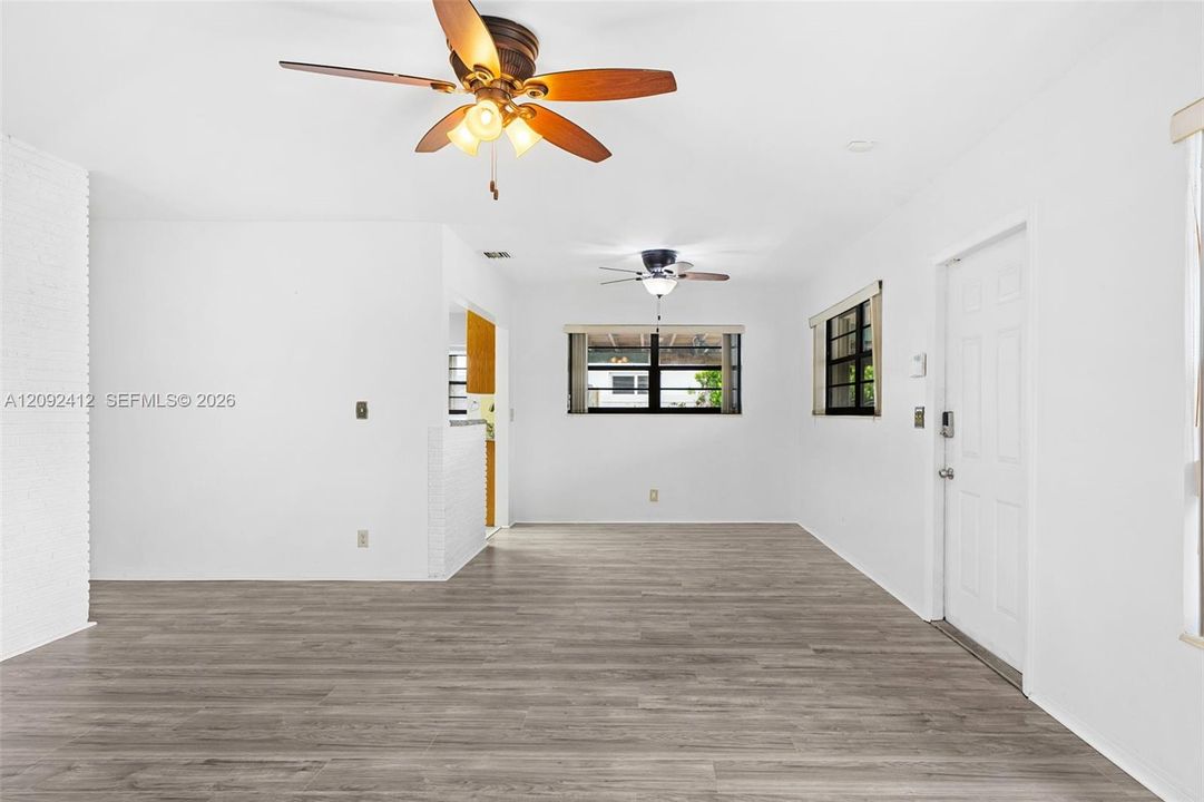 For Sale: $479,999 (3 beds, 2 baths, 1202 Square Feet)