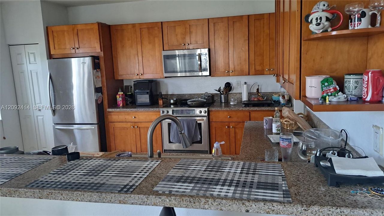 В аренду: $4,200 (4 спален, 3 ванн, 2310 Квадратных фут)