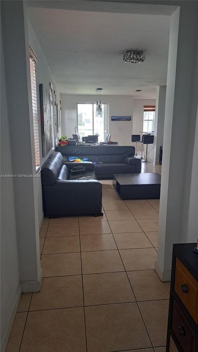 В аренду: $4,200 (4 спален, 3 ванн, 2310 Квадратных фут)