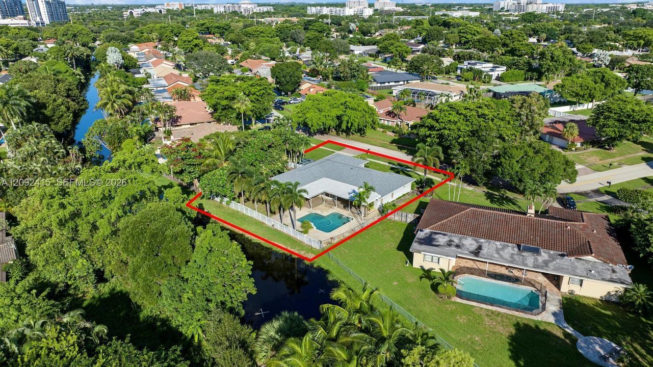 En Venta: $824,900 (4 camas, 3 baños, 2819 Pies cuadrados)