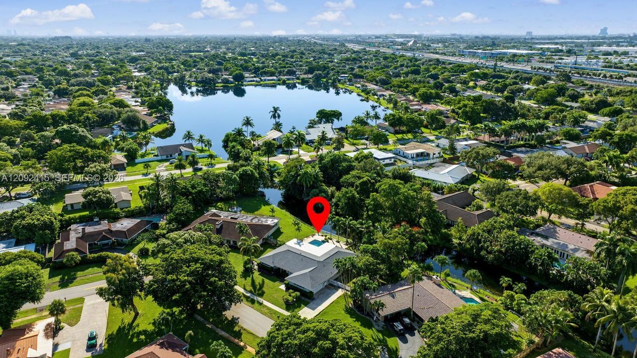 En Venta: $824,900 (4 camas, 3 baños, 2819 Pies cuadrados)
