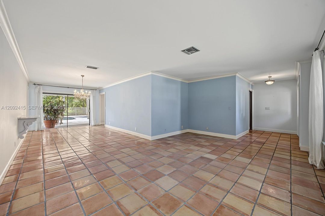 En Venta: $824,900 (4 camas, 3 baños, 2819 Pies cuadrados)