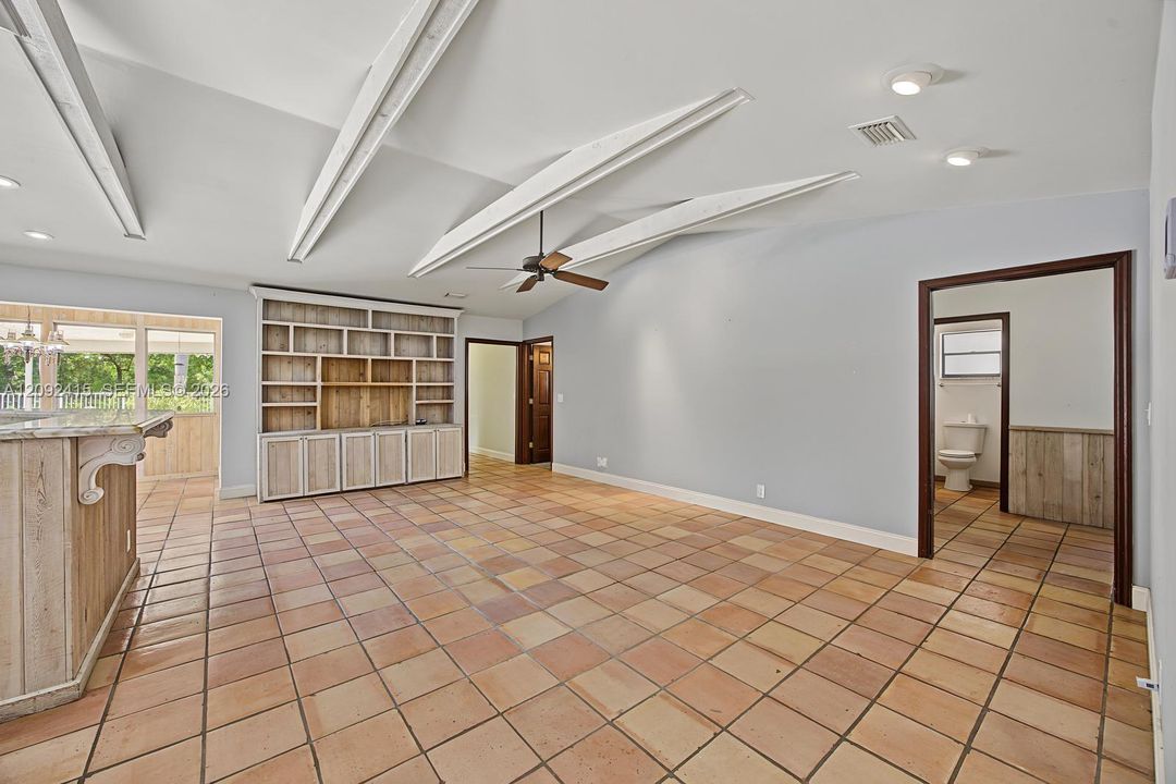 En Venta: $824,900 (4 camas, 3 baños, 2819 Pies cuadrados)