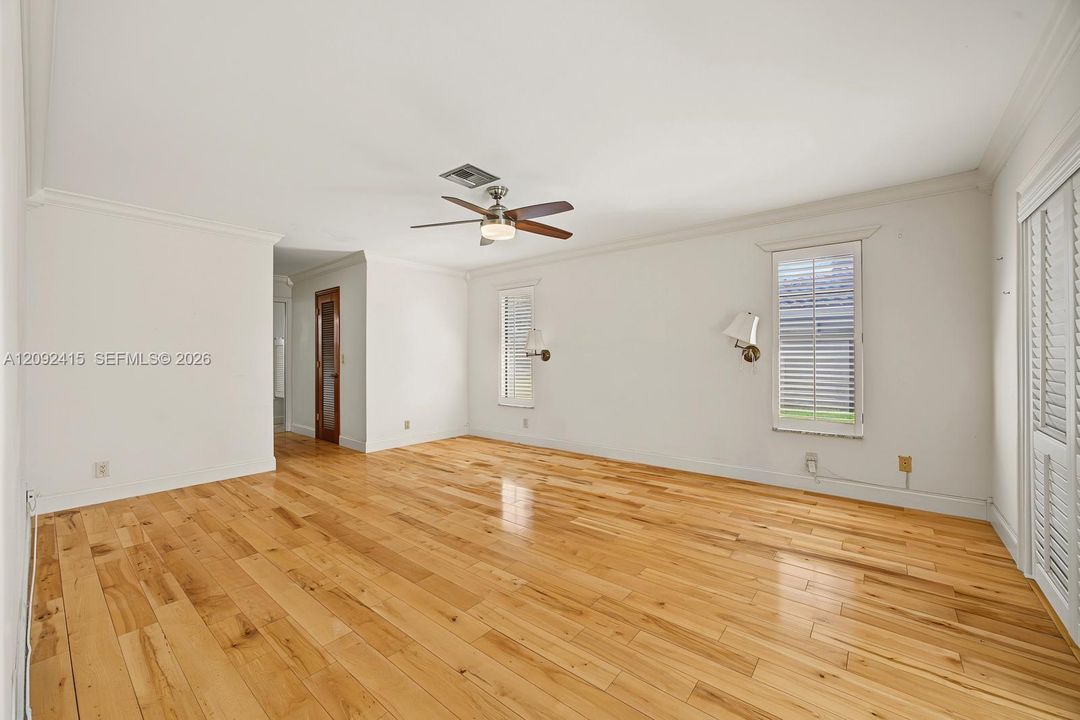 En Venta: $824,900 (4 camas, 3 baños, 2819 Pies cuadrados)