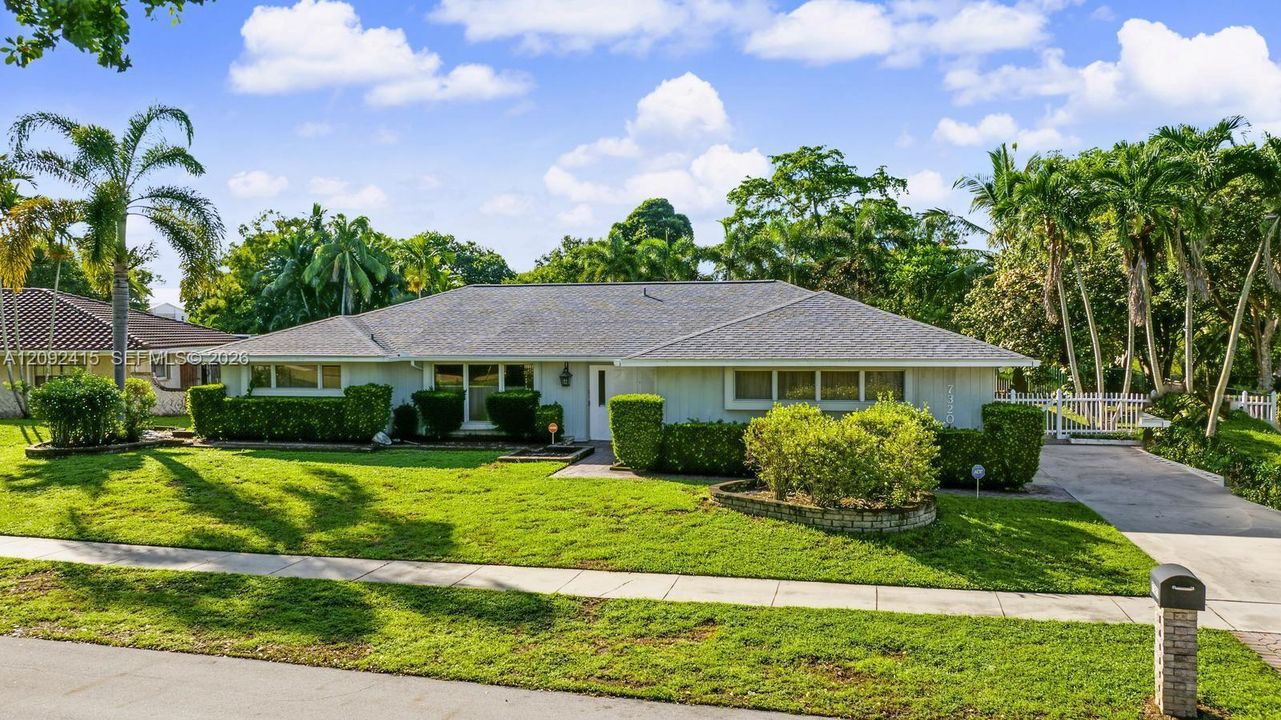 En Venta: $824,900 (4 camas, 3 baños, 2819 Pies cuadrados)