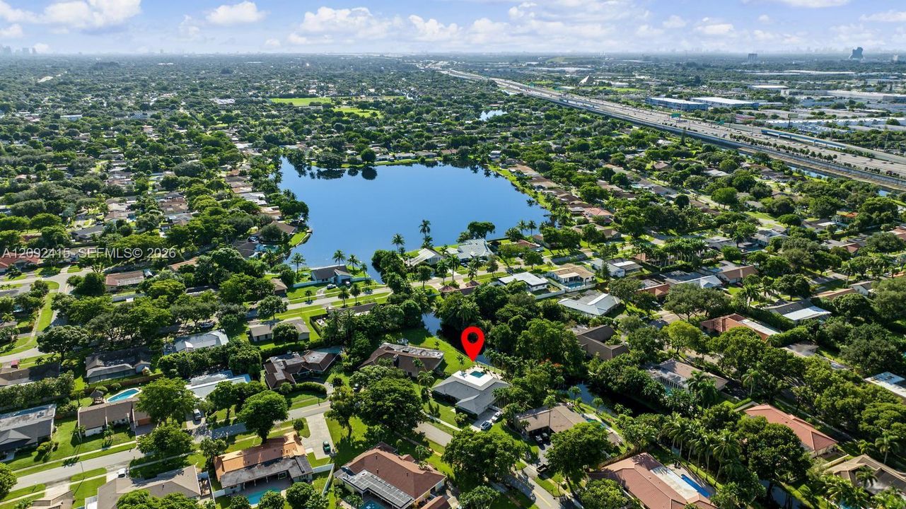 En Venta: $824,900 (4 camas, 3 baños, 2819 Pies cuadrados)