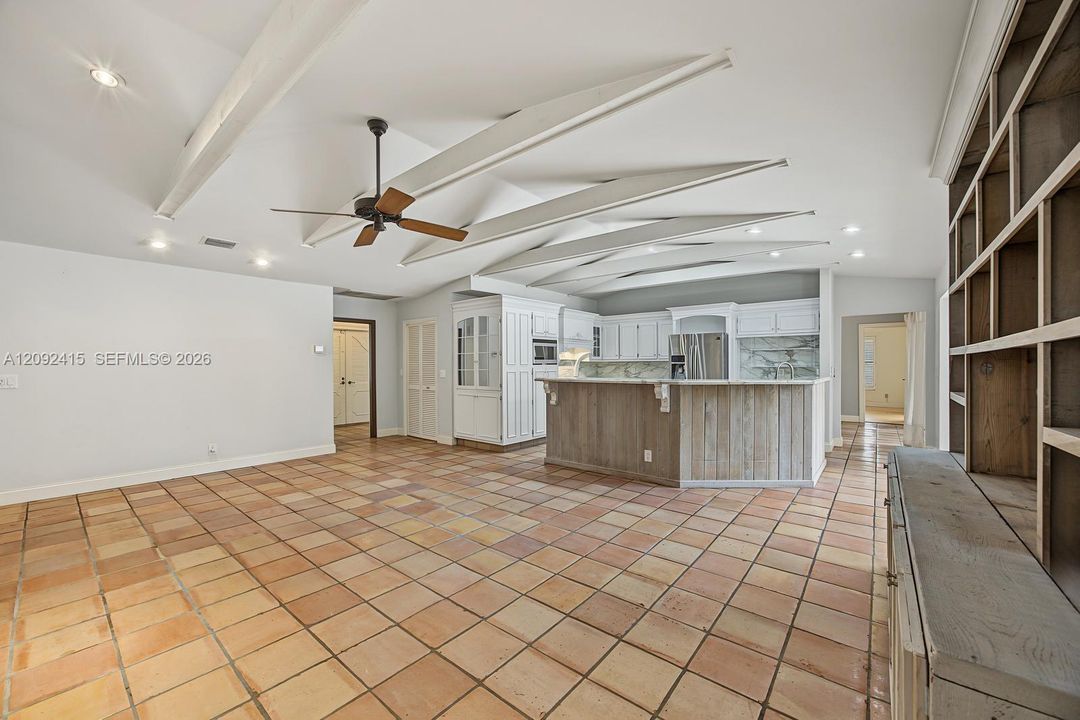 En Venta: $824,900 (4 camas, 3 baños, 2819 Pies cuadrados)