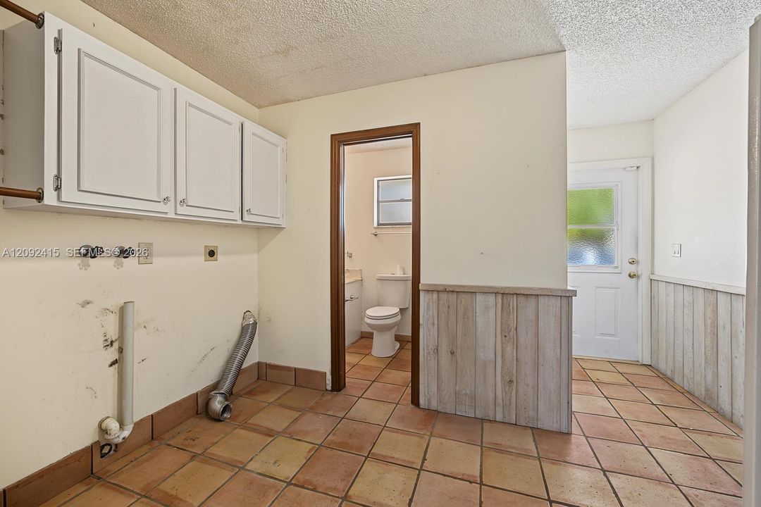 En Venta: $824,900 (4 camas, 3 baños, 2819 Pies cuadrados)